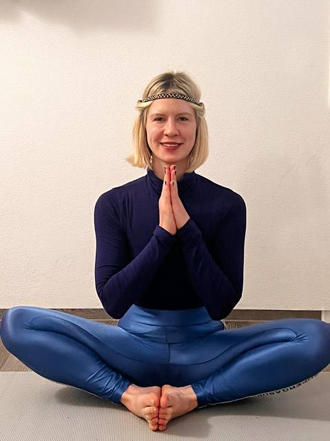 Laura ist unsere neue Yogalehrerin in der PhysioWelt.